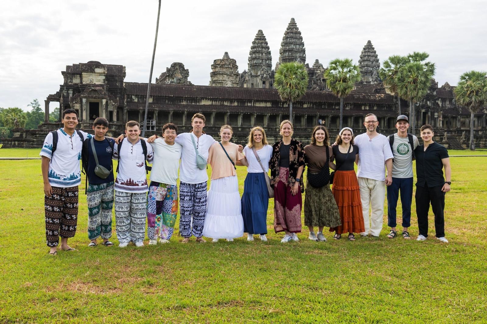 Projects Overland is located on its own private reserve on the eastern border of Tarangire National Park, within easy driving distance of both Lake Manyara National Park and the Ngorongoro Crater. 